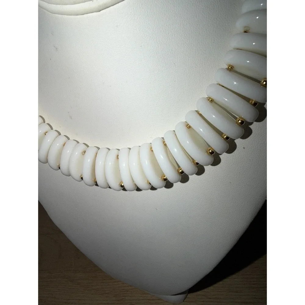 Vtg Signed MONET White Lucite and Gold Tone Ribbed Choker Collar Necklace 14-15